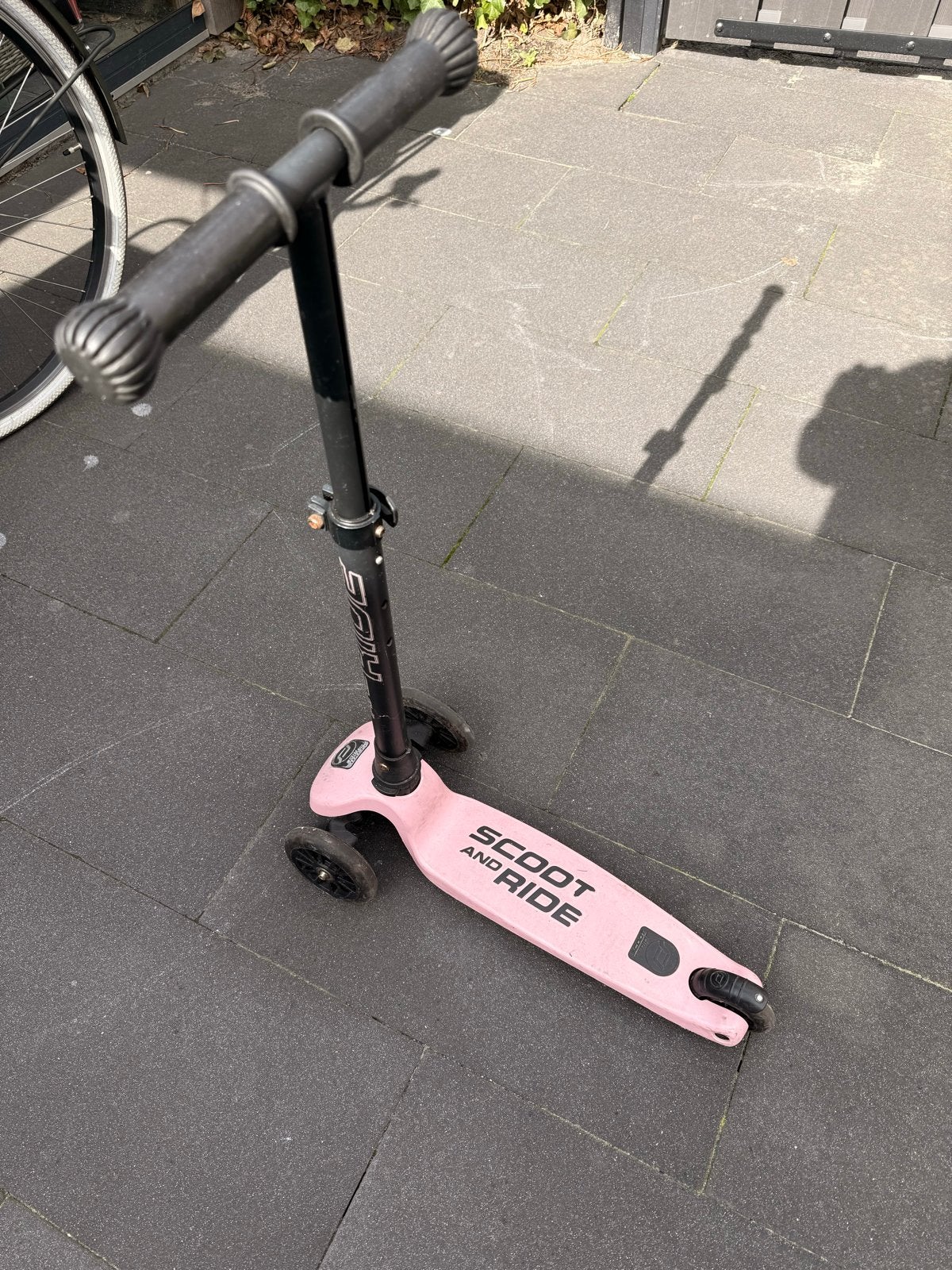 Step scoot en ride roze met lichtjes in de wielen, Ophalen, Gebruikt, Gewone step