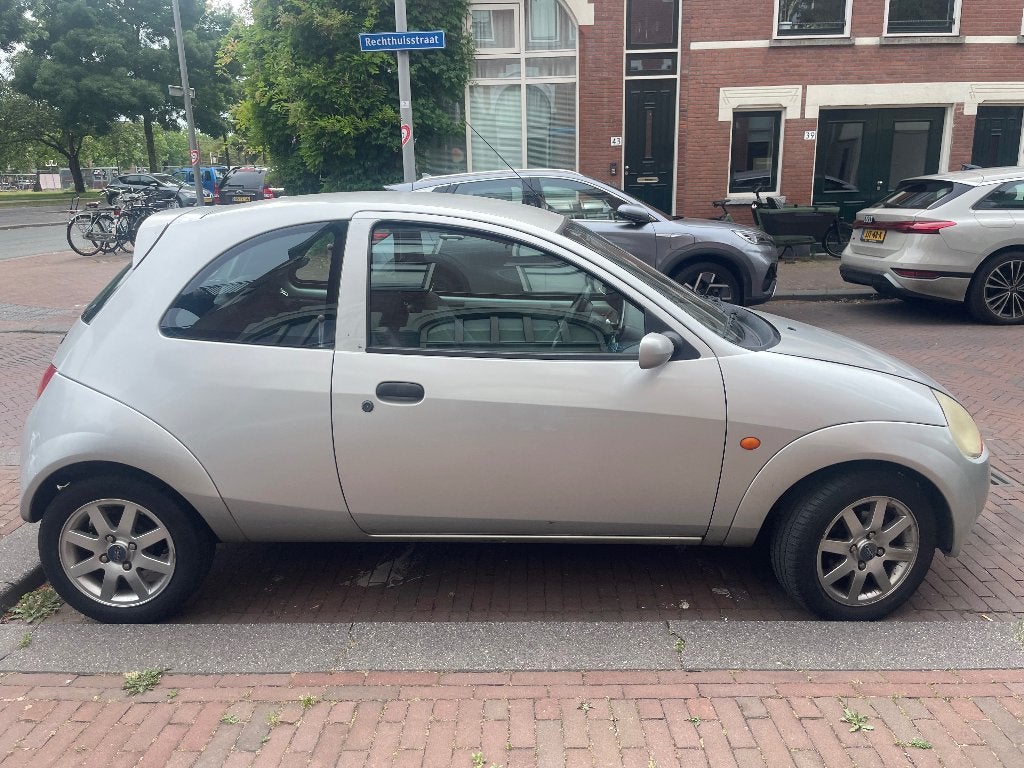 Ford Ka 1.3 I 44KW 2001 Grijs, Auto's, Ford, Particulier, Ka, Airconditioning, Elektrische ramen, Radio, Benzine, D, Hatchback