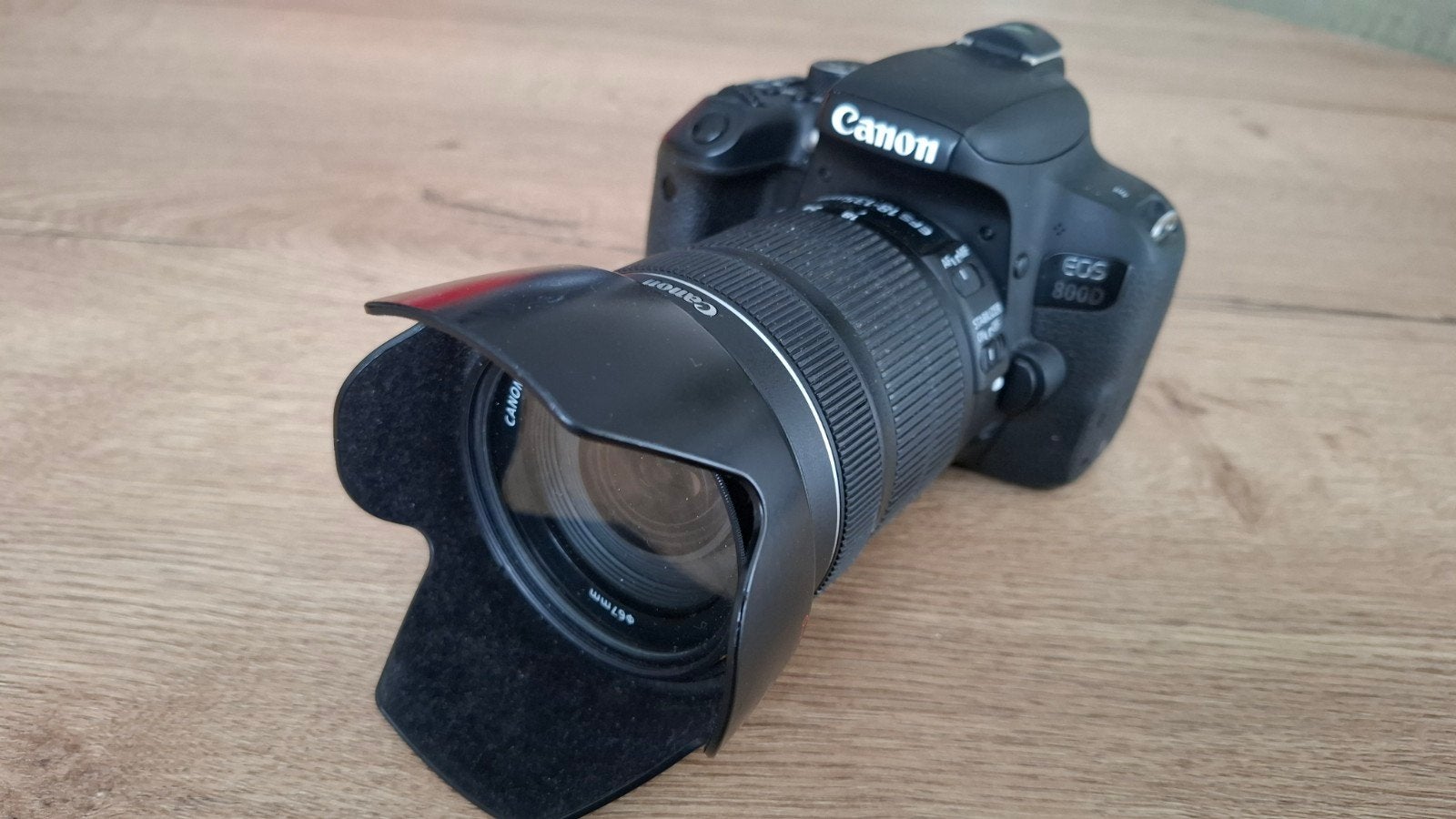 Canon EOS 800D met Canon EF-S 18-135mm, Ophalen, Zo goed als nieuw, Canon