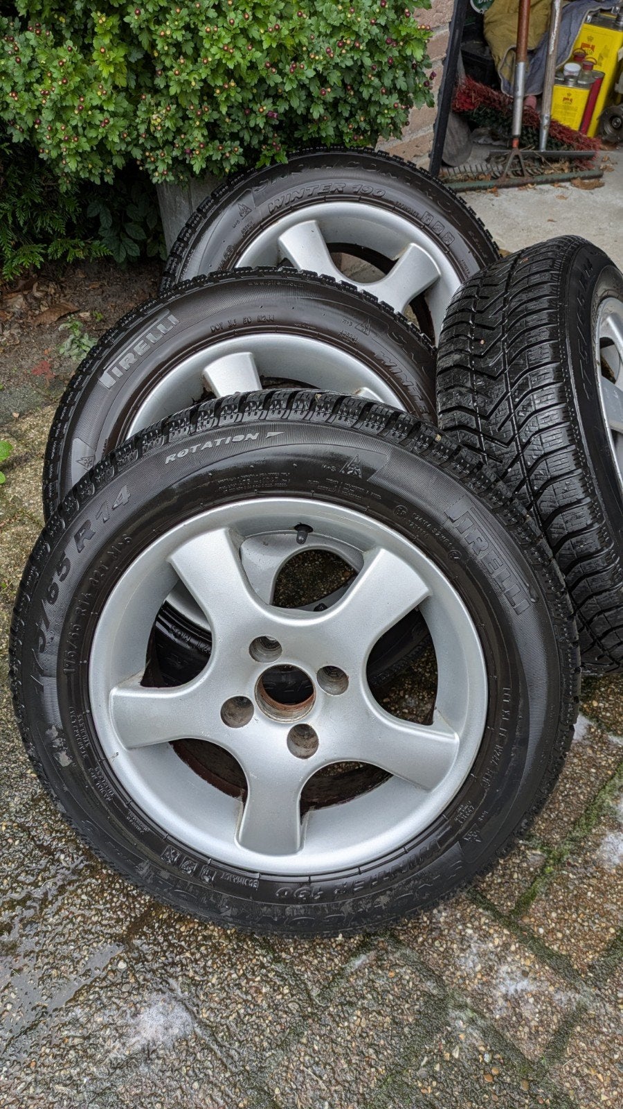 winterbanden met velgen Pirelli 175/65 R14, Auto-onderdelen, Ophalen, 14 inch, Gebruikt, 175 mm