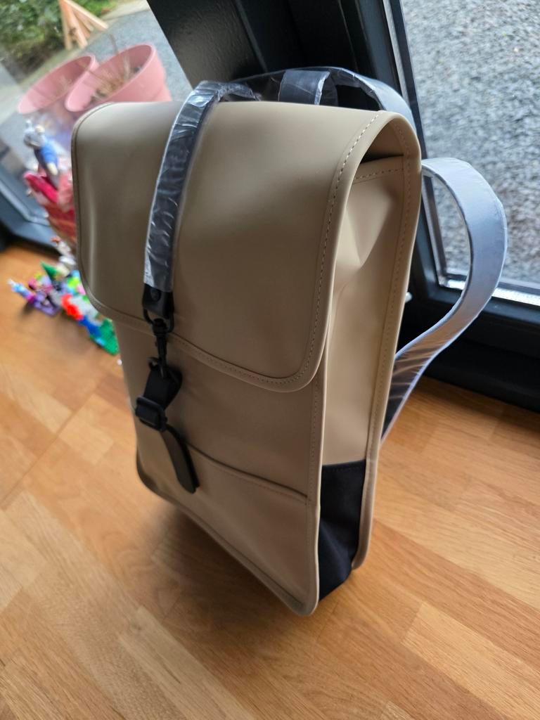 Nieuw met kaartjes backpack mini zandkleur Rains laptoptas, 40 tot 60 cm, 20 tot 30 cm, Beige, Ophalen of Verzenden