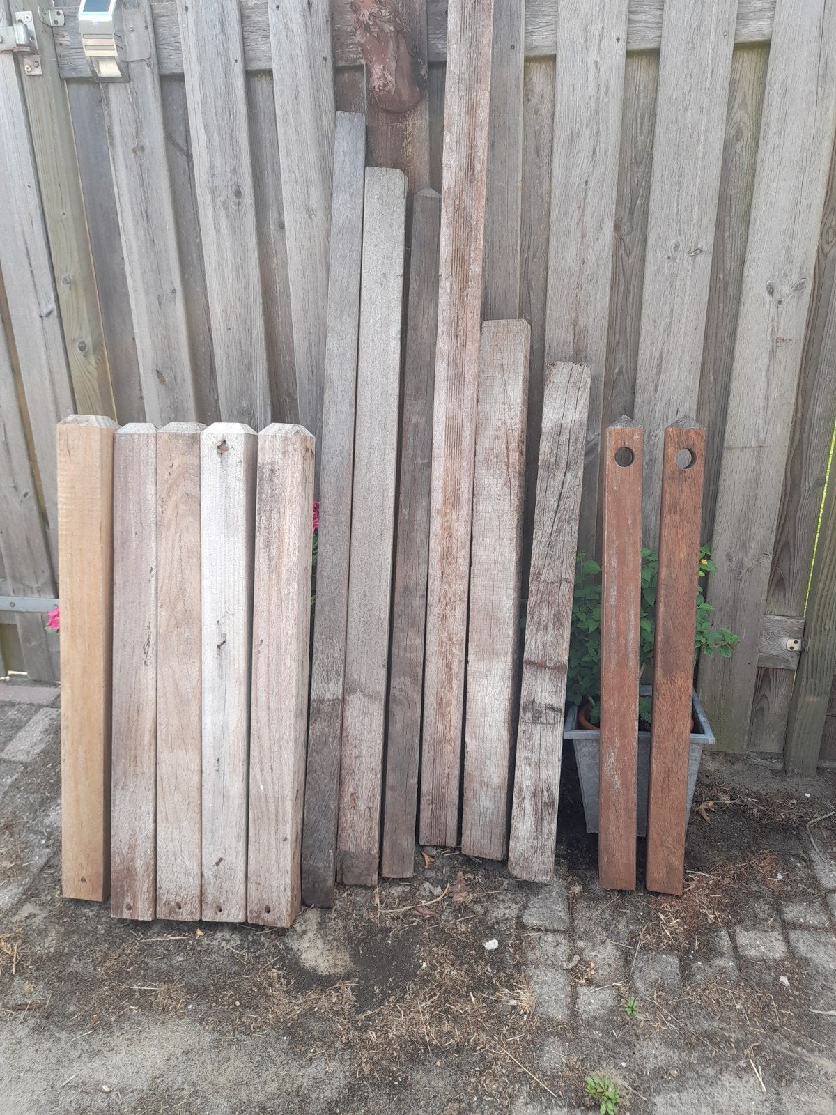 HaRdhouten paaltjes 13 stuks eiken en bakary, Ophalen, Palen, Zo goed als nieuw, Hardhout