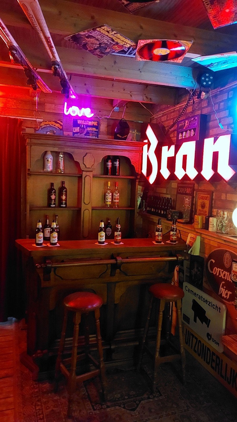 Bar met drankkast en 2 barkrukken., Huis en Inrichting, Barren, Ophalen, Gebruikt, Inclusief barstoelen