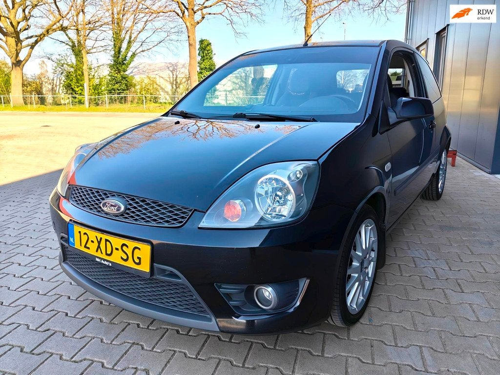 Ford Fiesta 1.6-16V Rally Edition NR71 CarPlay Navigatie, Voorwielaandrijving, 1596 cc, Zwart, 4 cilinders