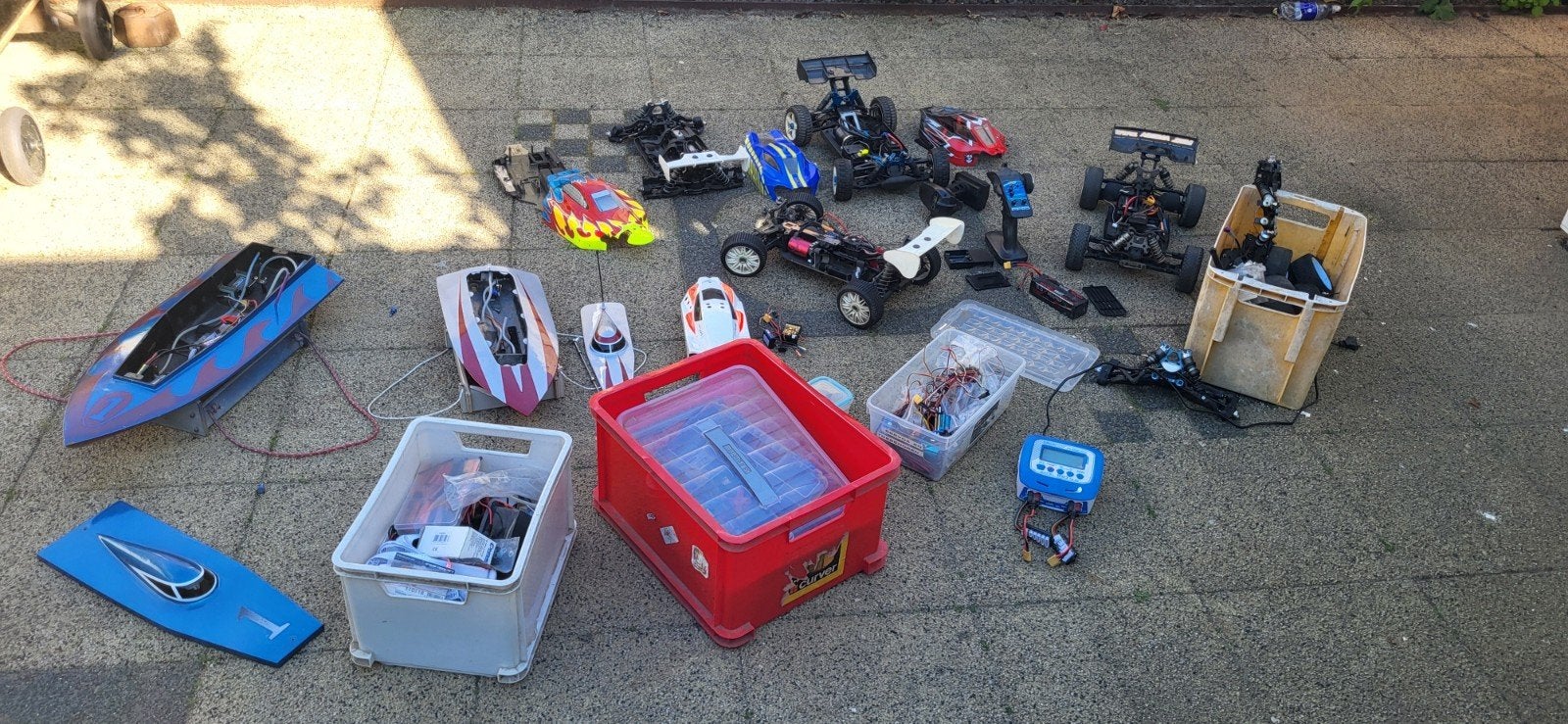 Grote partij RC auto's, boten en onderdelen - Hobbyist, Gebruikt, Onderdeel, Overige schalen, Ophalen