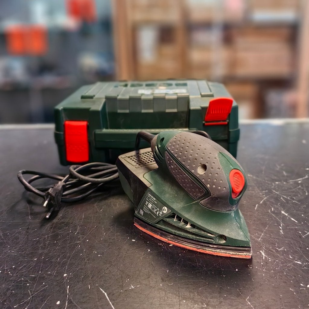 Bosch PSM100A Schuurmachine - In Nette Staat, Bosch, Zo goed als nieuw, Support@bosch.com, Robert Bosch GmbH
Robert-Bosch-Platz 1
70839 Gerlingen-SchillerhÃ¶he
Germany