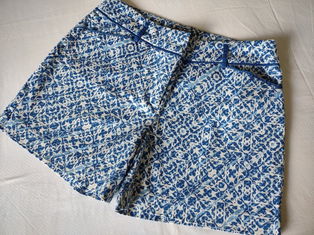 damesshort  blauw/wit  mt 42 merk Jacqui -E, Kort, Blauw, Jacqui-E, Maat 42/44 (L)