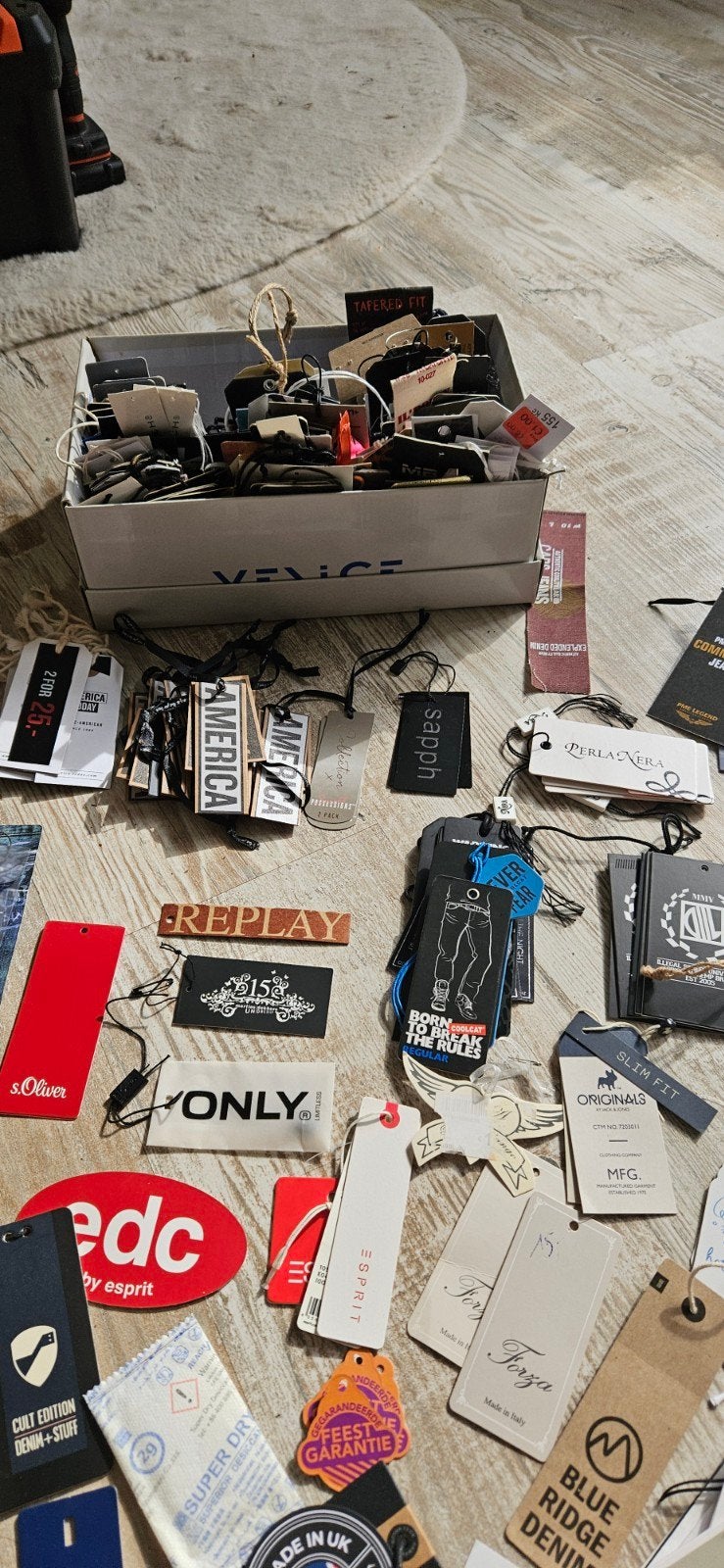 Diverse kledinglabels en tags, Diverse merken, Ophalen of Verzenden, Nieuw