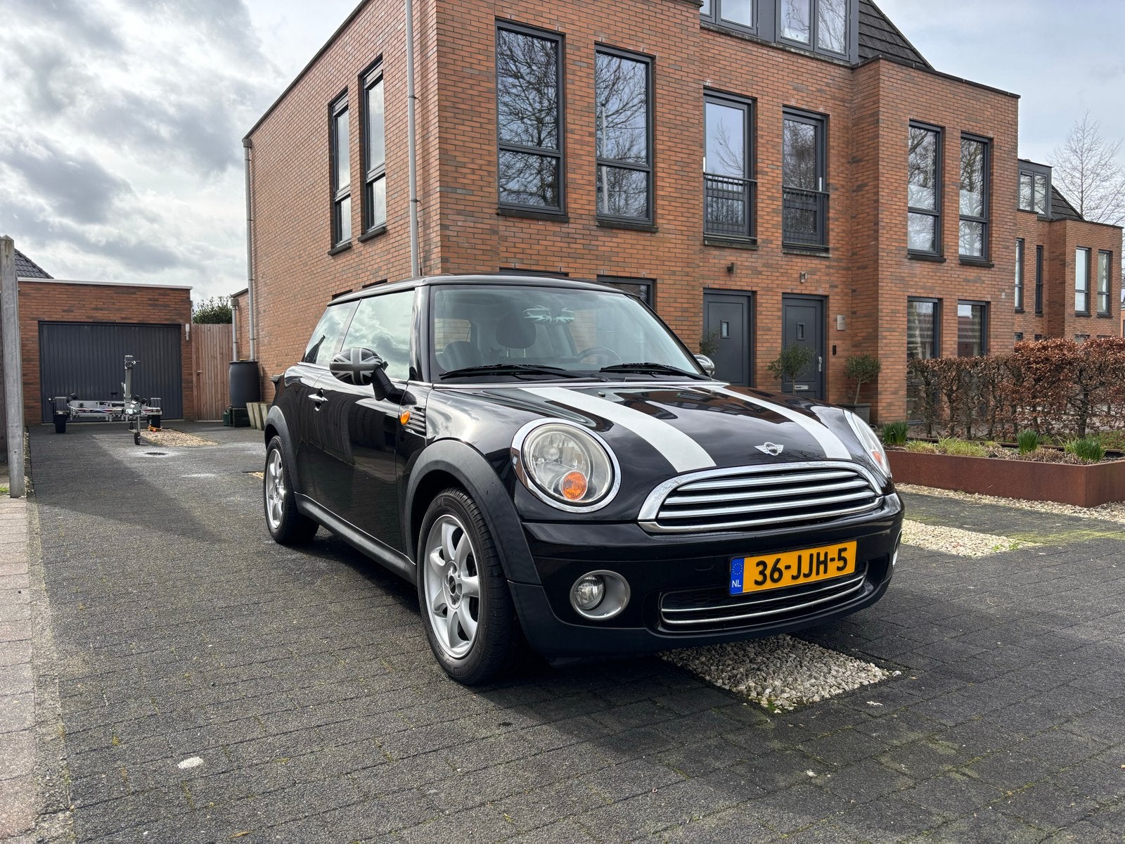 Mini 1.6 16V Cooper 88KW 2009 Zwart | Nieuwe APK & banden |, Voorwielaandrijving, 750 kg, 4 cilinders, 4 stoelen