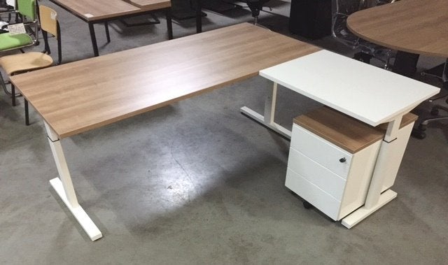 Zo goed als nieuw kantoorset SHOWMODELUITVERKOOP!!!, Ophalen of Verzenden, In hoogte verstelbaar, Zo goed als nieuw, Hoekbureau