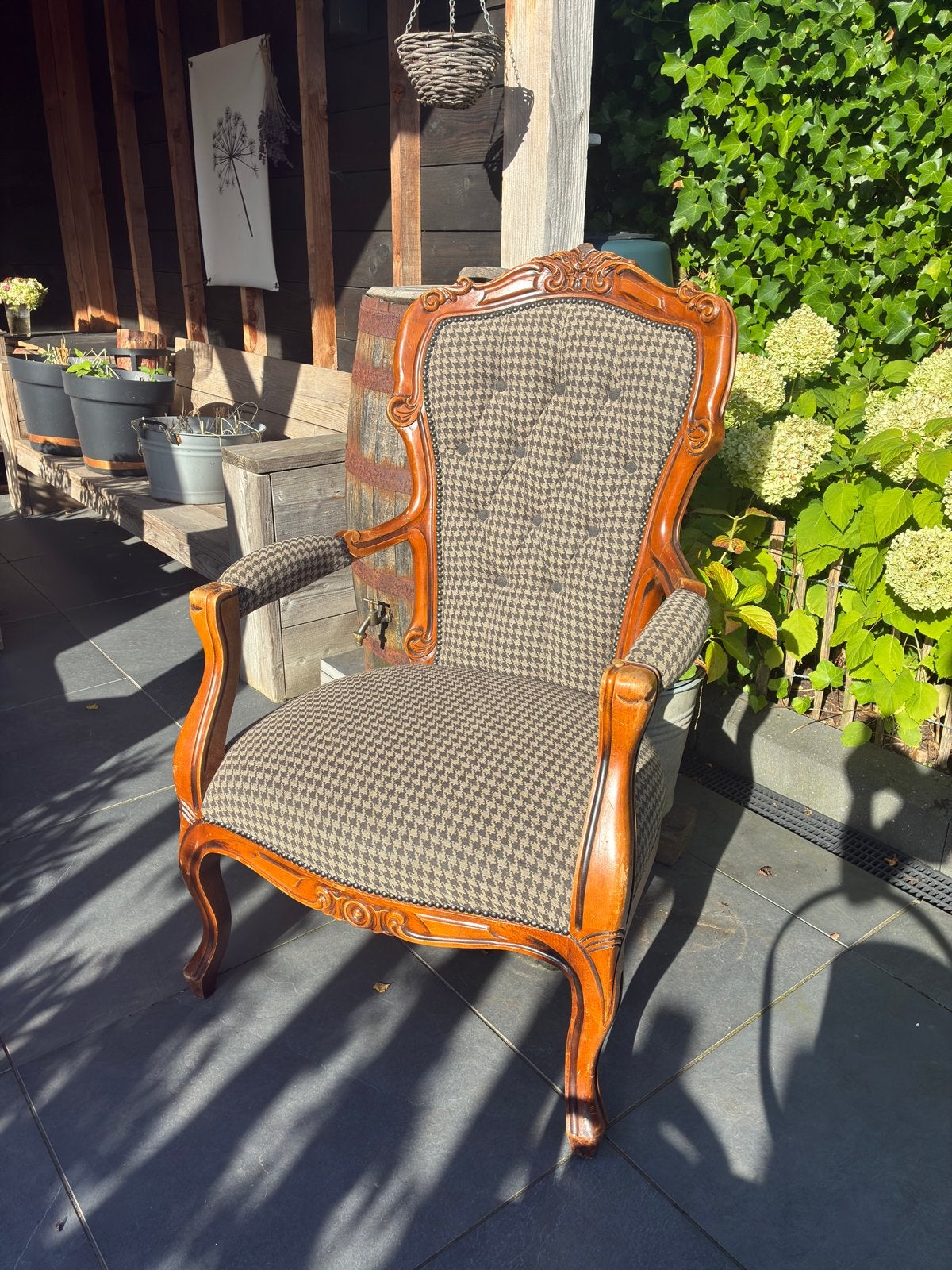 Elegante Barok Fauteuil met Houtsnijwerk en Pied-de-Poule, Huis en Inrichting, Ophalen, Gebruikt, 75 tot 100 cm, 50 tot 75 cm