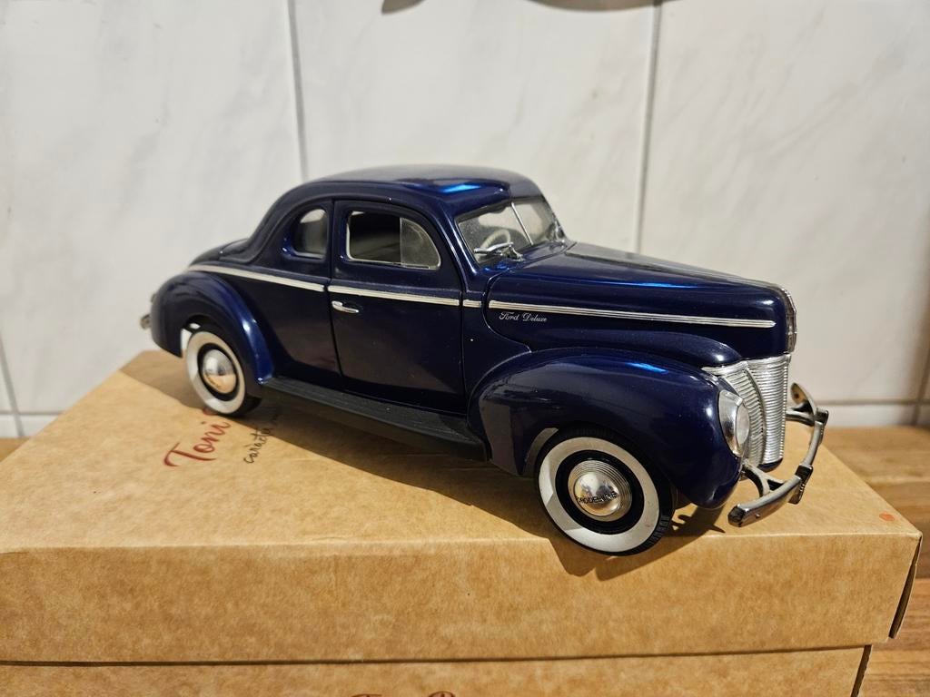Universal Hobbies 1940 Ford, Hobby en Vrije tijd, Modelauto's | 1:18, Ophalen of Verzenden, Zo goed als nieuw, Overige merken