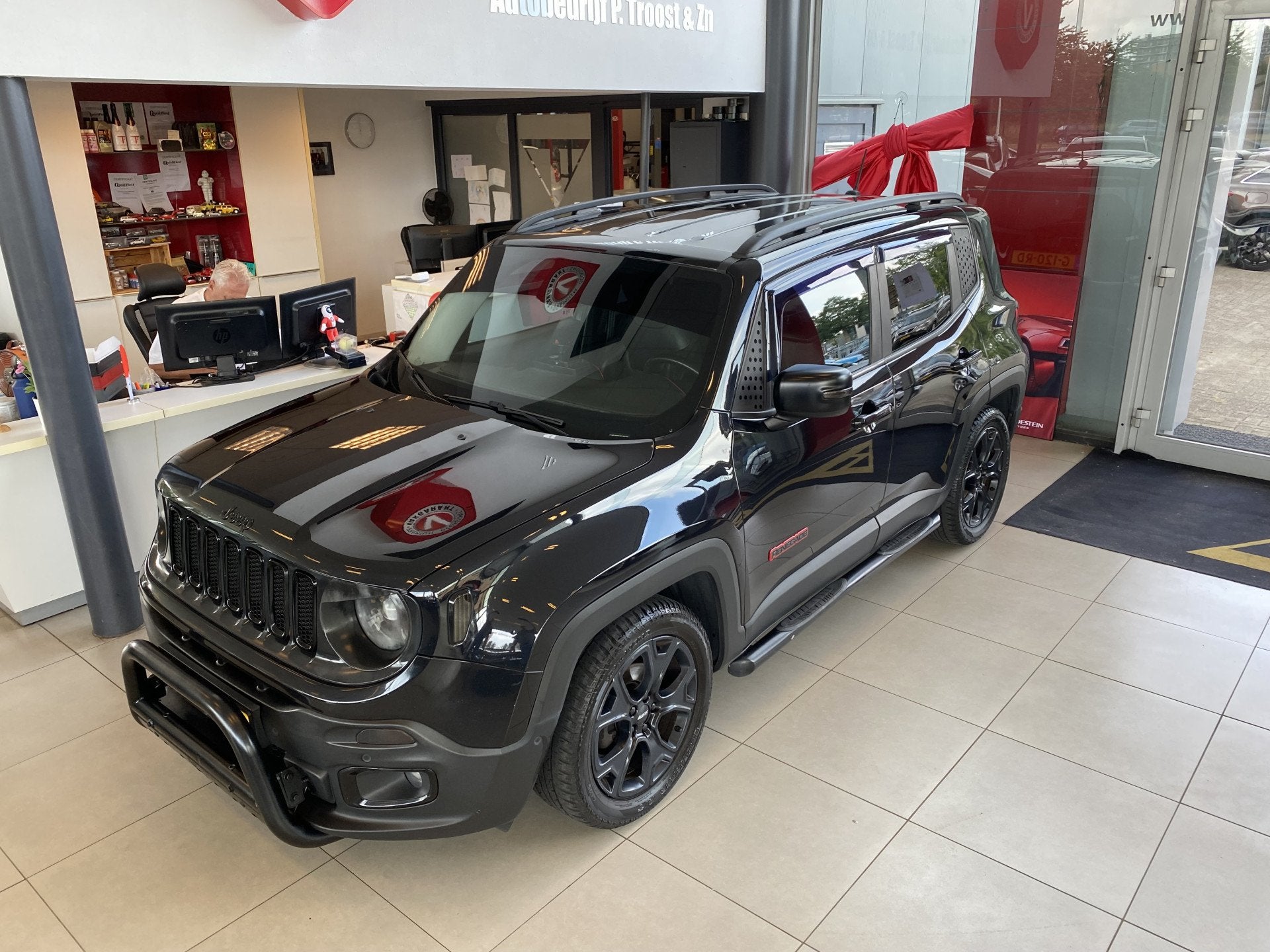 Jeep Renegade 1.4 MultiAir LimitedAutomaat,Pushbar,bar,Treep, Auto's, Jeep, 12 maanden, 136 pk, Gebruikt, Zwart