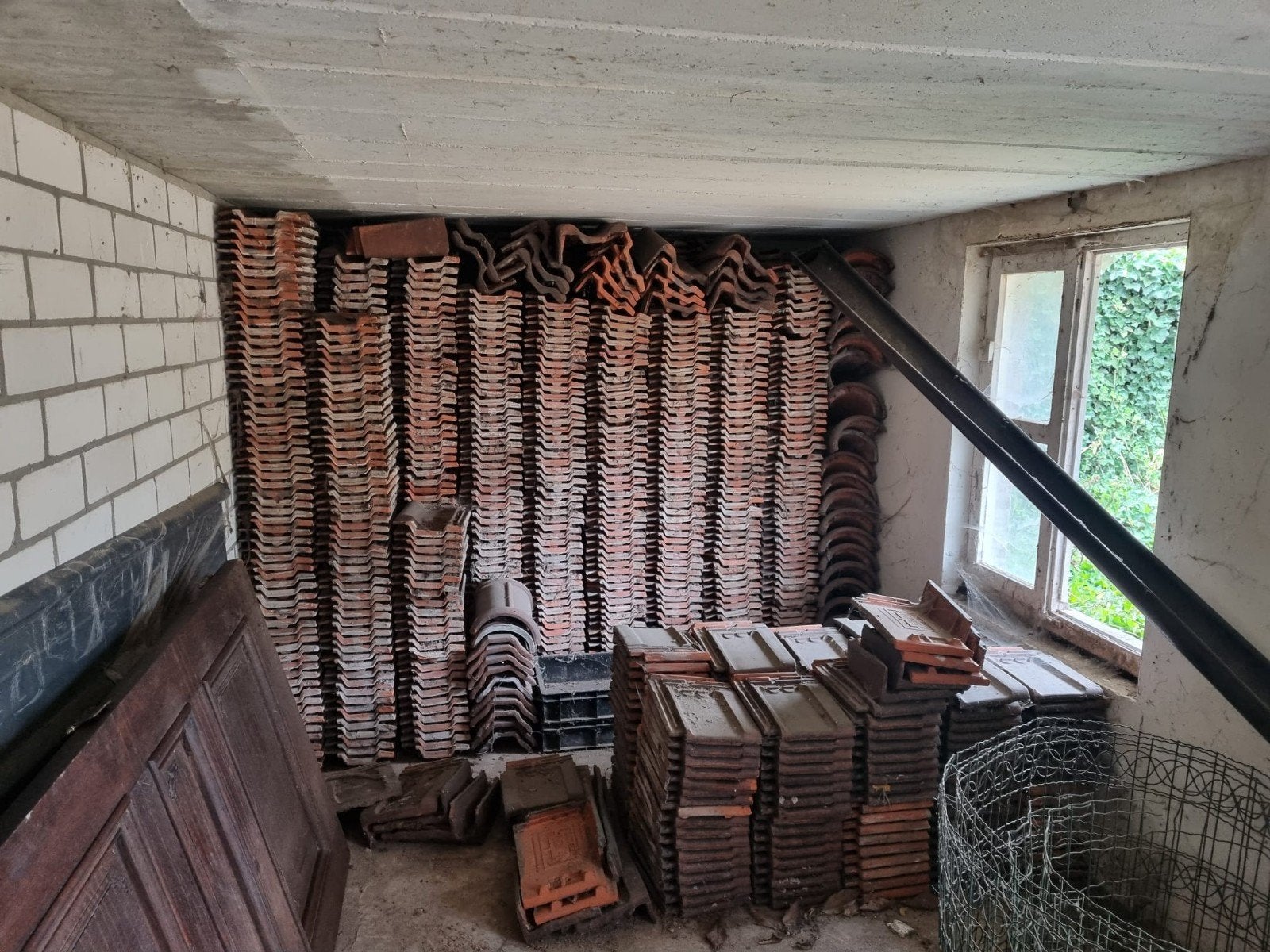 +- 1500 Gebruikte dakpannen: nok, delen en zijkanten, Doe-het-zelf en Verbouw, Dakpannen en Dakbedekking, Ophalen, Gebruikt, Steen of Klei