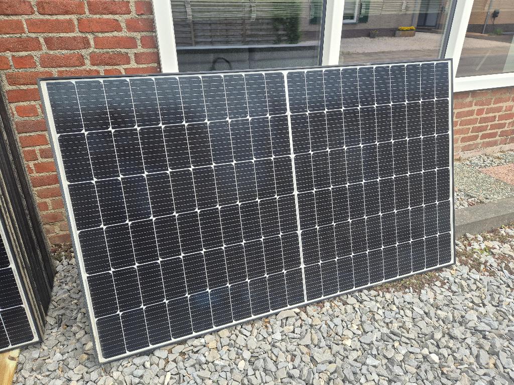 11x JA Solar 385Wp Zonnepanelen Zwart Frame., Doe-het-zelf en Verbouw, Ophalen, Zo goed als nieuw