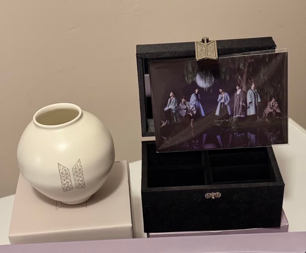 BTS dalmajung 2024 moon jar vaas pot & sieradendoos, Ophalen of Verzenden, Zo goed als nieuw, Foto of Kaart