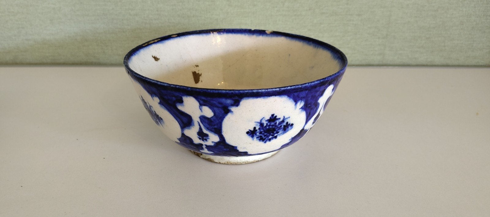 Antieke kom met blauw-witte florale decoraties, Antiek en Kunst, Ophalen of Verzenden