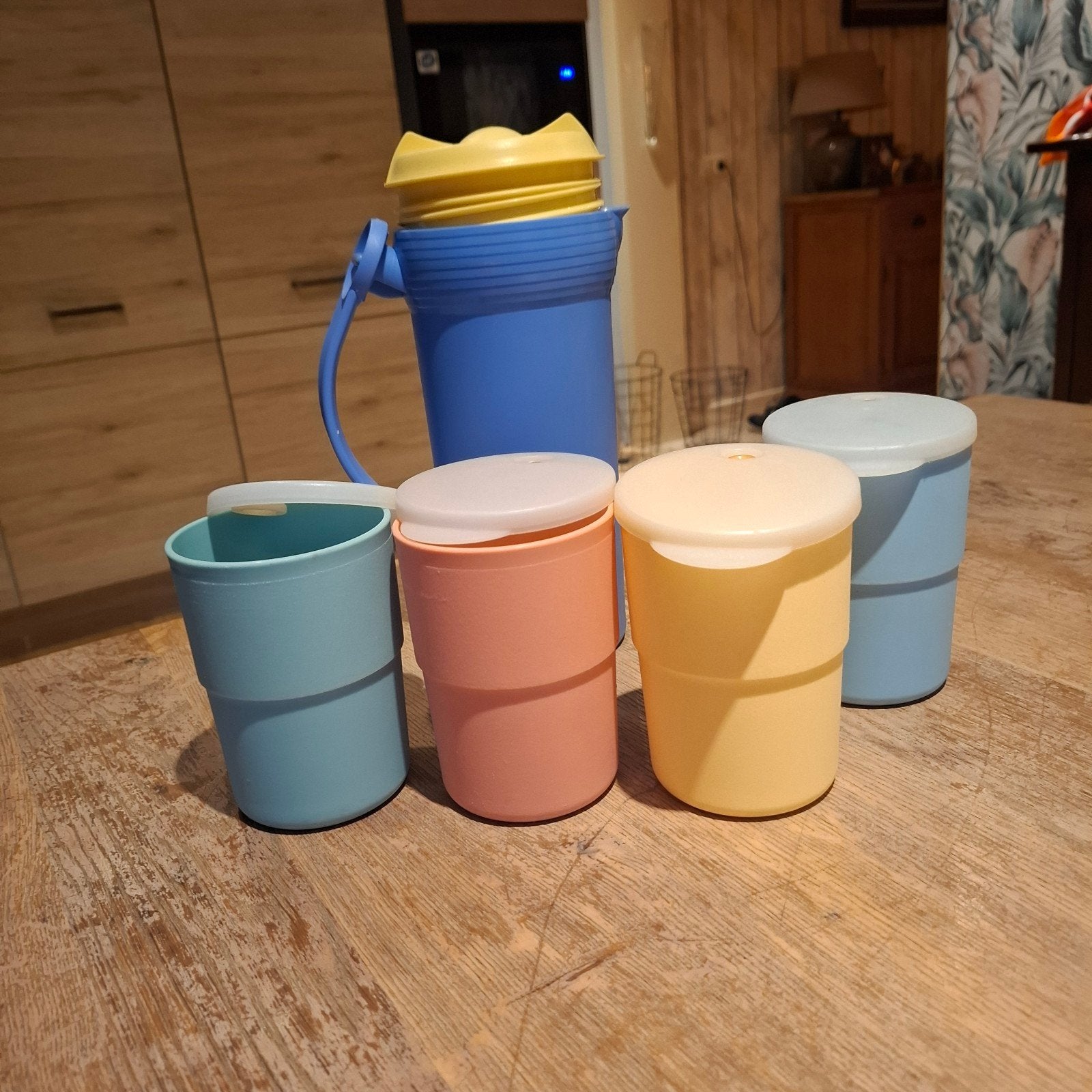 Tupperware bekers en kan - set van 5, Huis en Inrichting, Keuken | Tupperware, Ophalen of Verzenden, Gebruikt, Blauw, Beker of Kan
