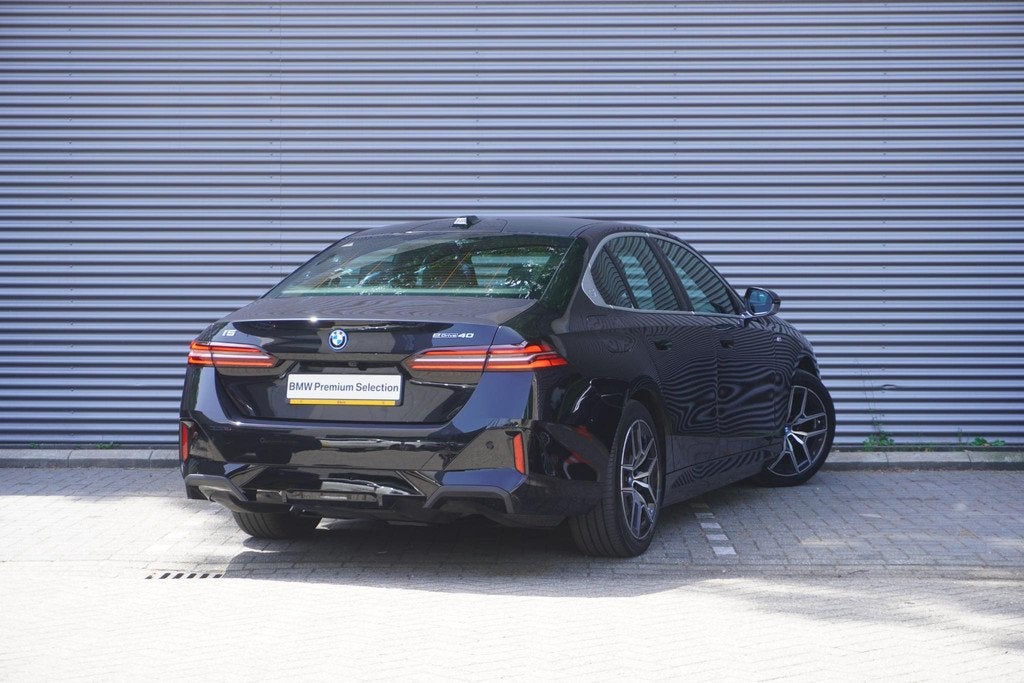 BMW i5 eDrive40 | M Sportpakket | Comfort Pack | Trekhaak me, Auto's, Automaat, Gebruikt, Zwart, Met garantie (alle)