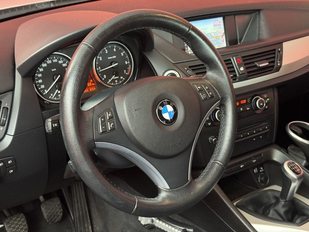 BMW X1 sDrive20i Business | Trekhaak | Cruise Control | Navi, X1, Euro 5, Zwart, 4 cilinders