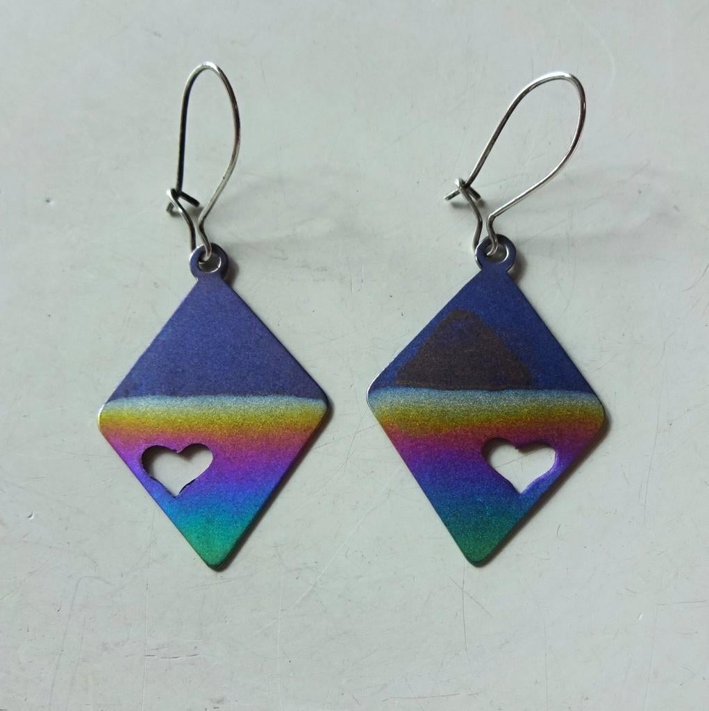 Zilveren oorbellen: regenboog titanium hangers, Sieraden, Tassen en Uiterlijk, Antieke sieraden, Ophalen of Verzenden, Zilver