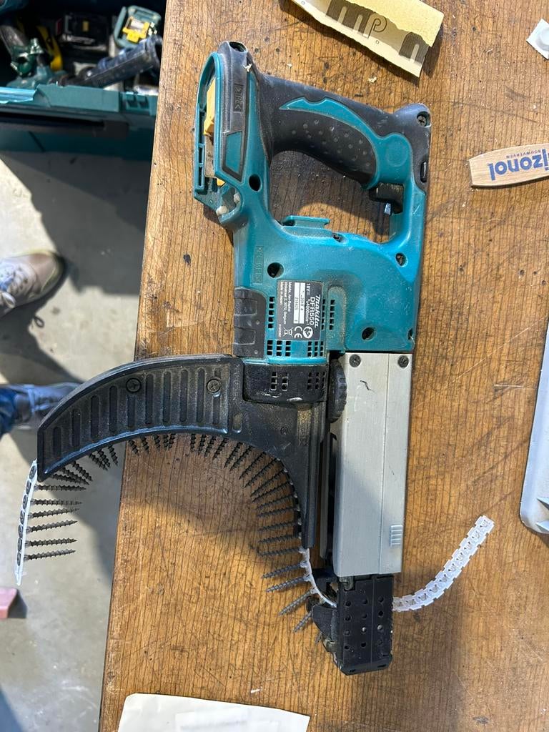 Makita gips schroever DFR550 18V, Ophalen, Zo goed als nieuw, Boor- en Schroefmachine