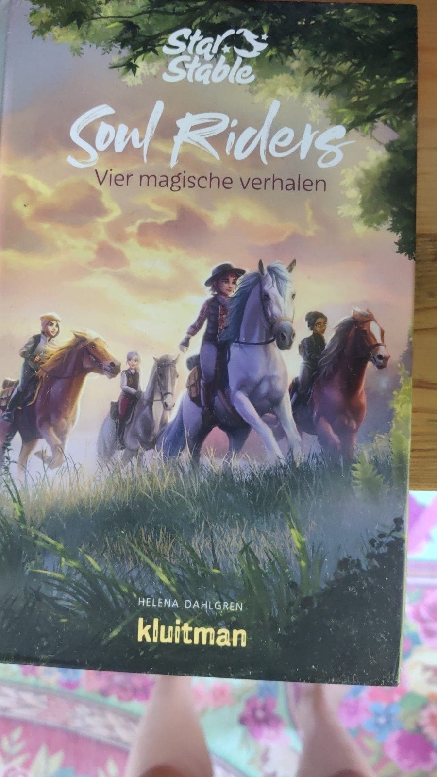 Star Stable Soul Riders: Vier magische verhalen, Boeken, Ophalen of Verzenden, Zo goed als nieuw, Helena Dahlgren, Fictie algemeen