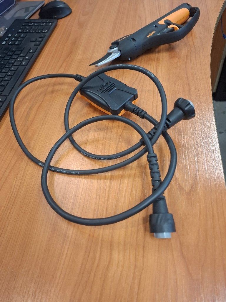 Pellenc snoeischaar in nieuwstaat, met heupaccu ULIB 250, Ophalen, Zo goed als nieuw, 40 t/m 49 mm, Pellenc