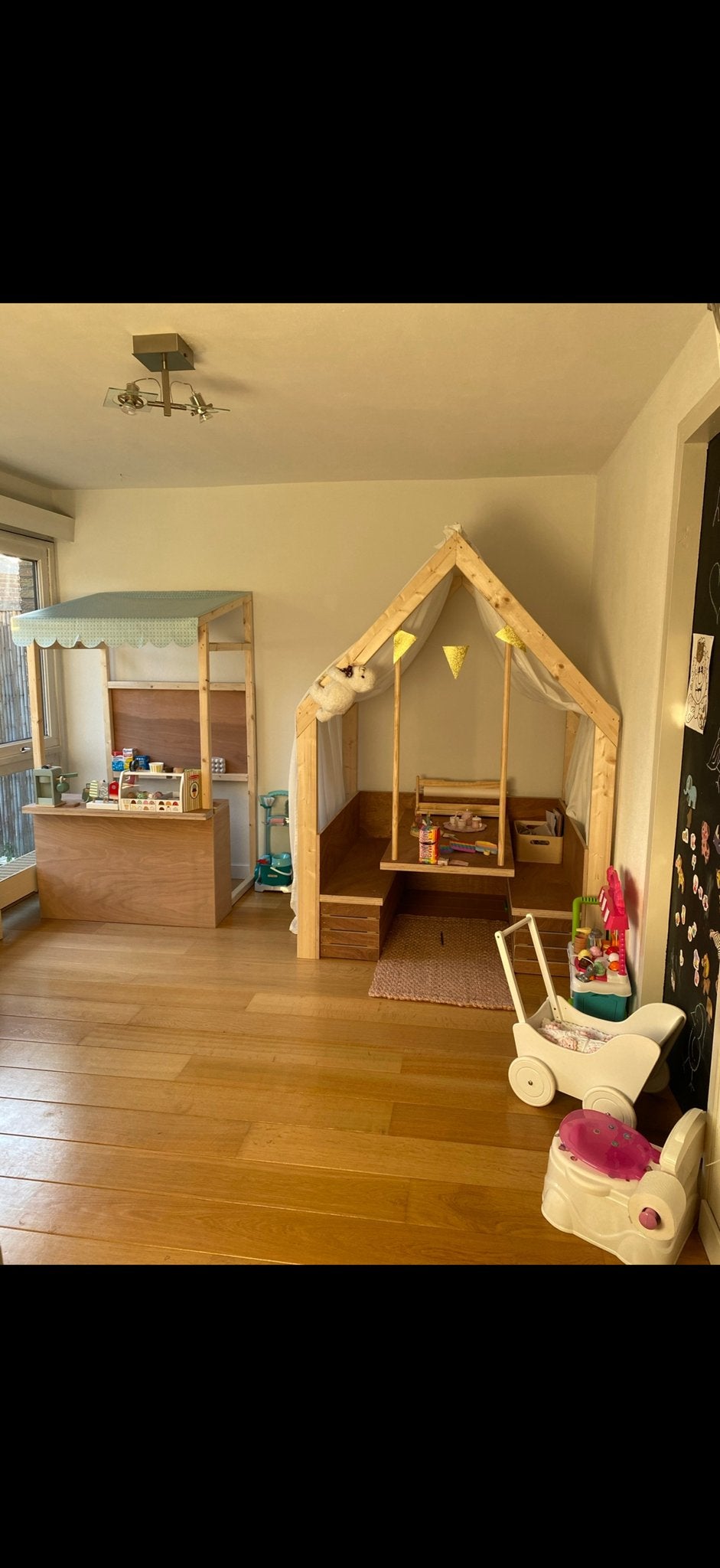 Houten speelhuisje/bedhuisje met speelkeuken, Kinderen en Baby's, Ophalen of Verzenden, Zo goed als nieuw, Hout