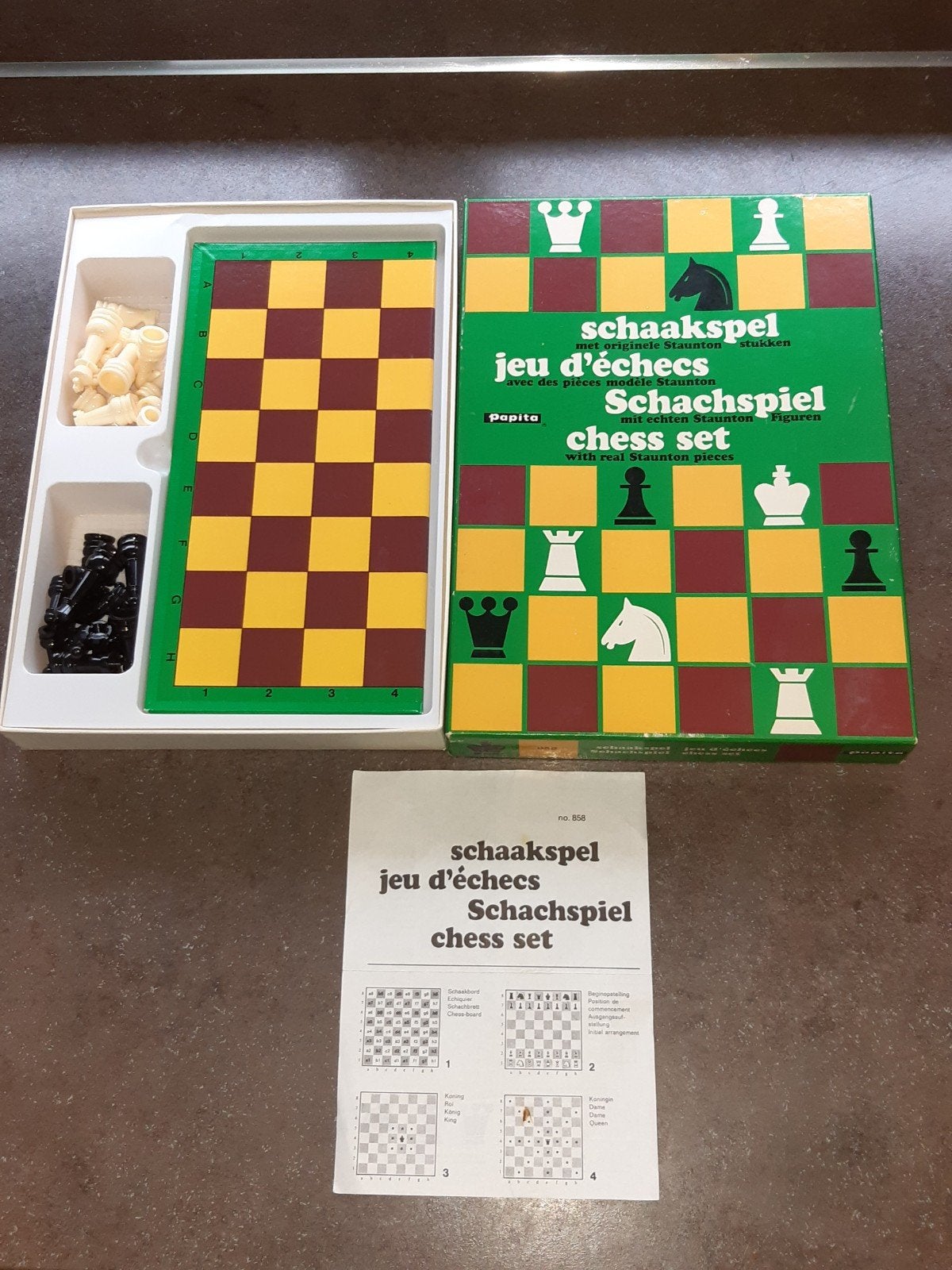 Schaakspel / schaken 1978 nieuwstaat Papita, Ophalen of Verzenden, Zo goed als nieuw