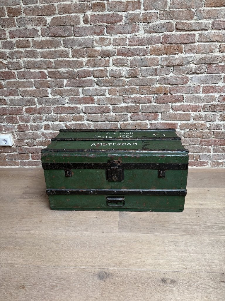Antieke hutkoffer groen met opschrift Amsterdam, Ophalen