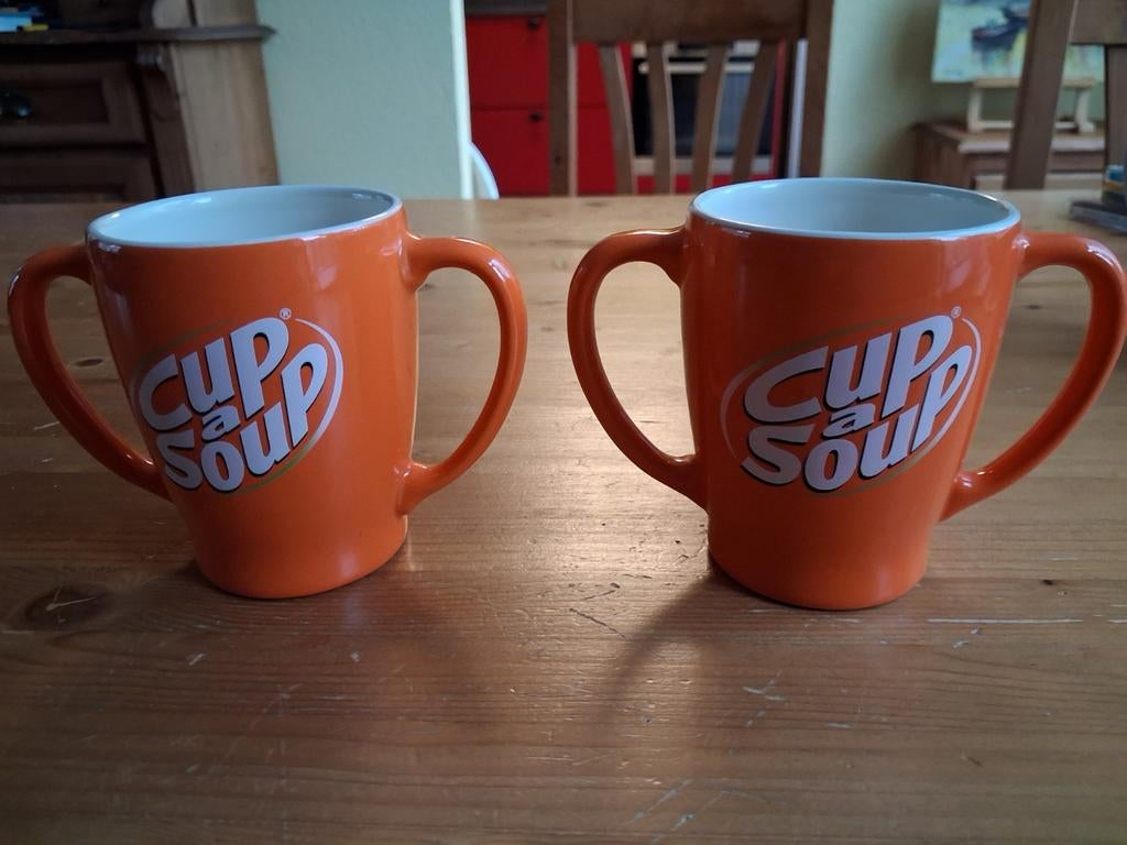 2 nieuwe oranje cup a soup mokken  met 2 oren., Huis en Inrichting, Keuken | Servies, Keramiek, Nieuw, Ophalen of Verzenden, Overige stijlen