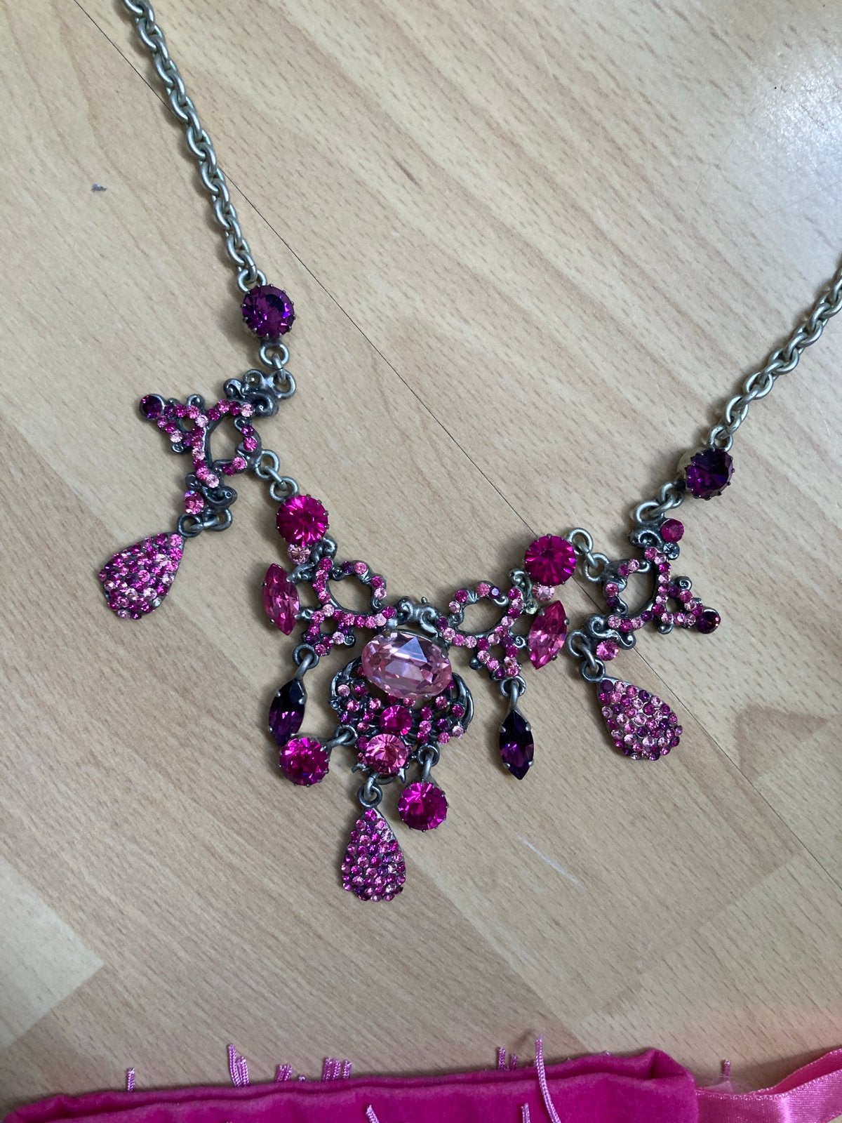 Otazu ketting met roze en paarse kristallen, Met kristal, Overige materialen, Ophalen of Verzenden, Zo goed als nieuw