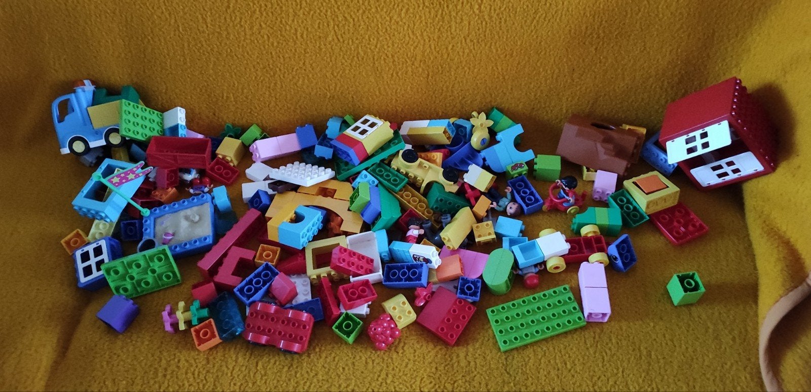 Grote bak met Duplo, Ophalen, Zo goed als nieuw, Inclusief minifiguren, Duplo