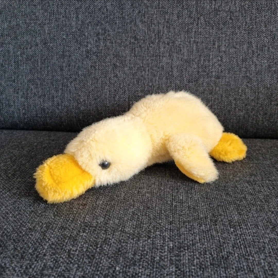 Gele knuffel eend duck geel liggende eend, Ophalen of Verzenden, Eend