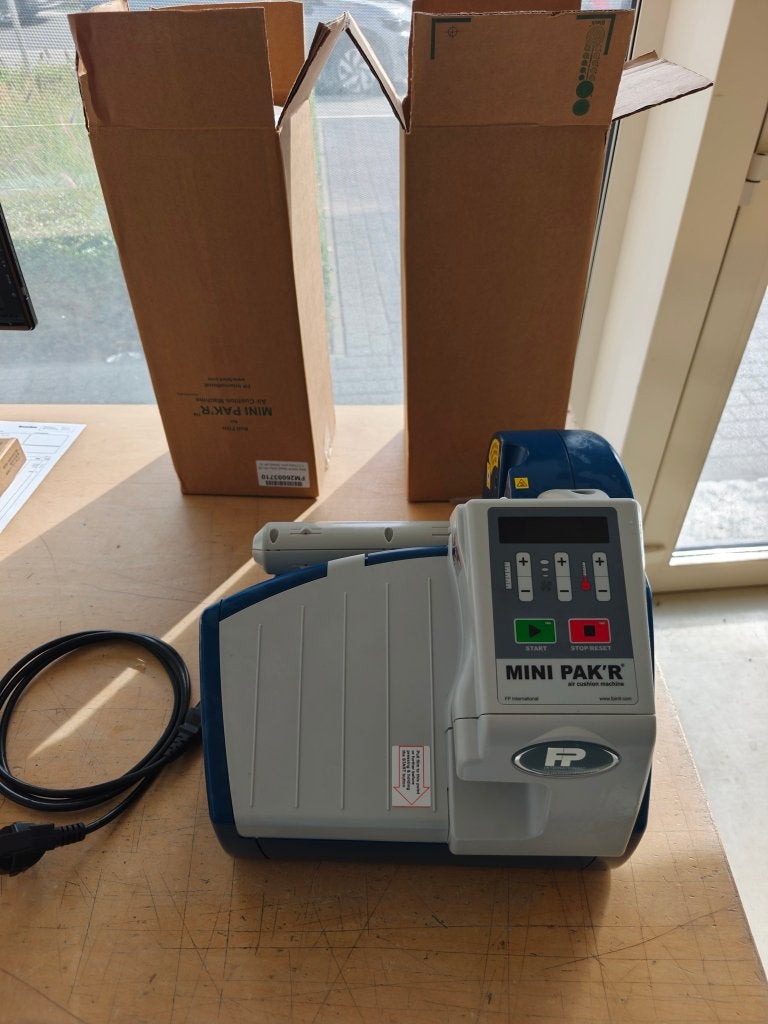 Mini Pak'R Verpakkingsmachine + 4 Rollen Folie twv 480€, Ophalen of Verzenden, Nieuw