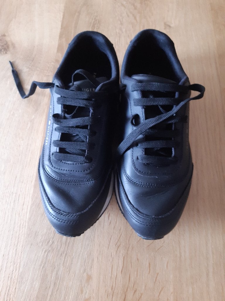 Te koop leren sneakers zwart Tommy Hilfiger maat 37, Kleding | Dames, Schoenen, Zwart, Ophalen of Verzenden, Tommy Hilfiger, Sneakers of Gympen