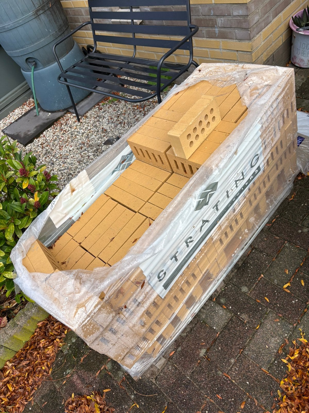 Pallet gele stenen, Doe-het-zelf en Verbouw, Ophalen, Zo goed als nieuw, Bakstenen