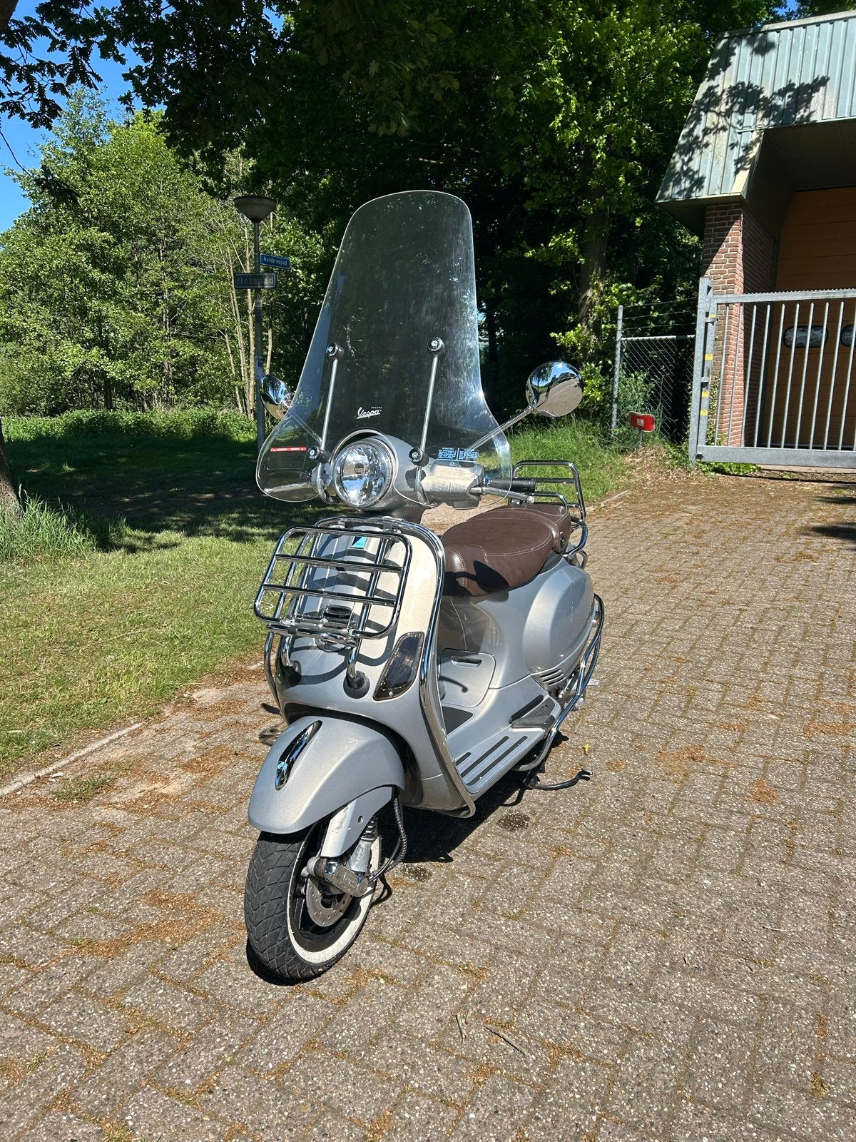 Vespa lx50 25 km/u - Inclusief windscherm en beugels, Fietsen en Brommers, Gebruikt, Overige modellen, Ophalen of Verzenden, Benzine