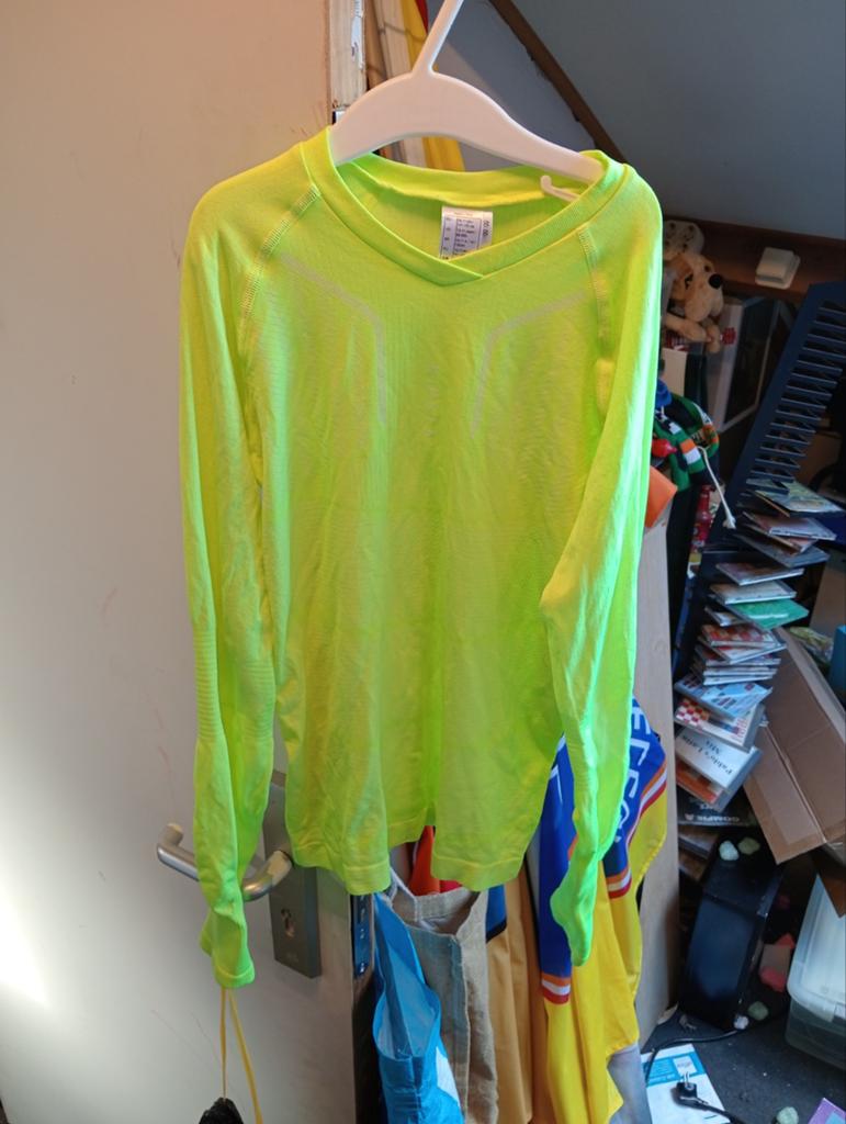 Kipsta Thermo Shirt - Neon Geel - Maat 10-11 jaar, Ophalen of Verzenden, Zo goed als nieuw, Kipsta, Jongen of Meisje