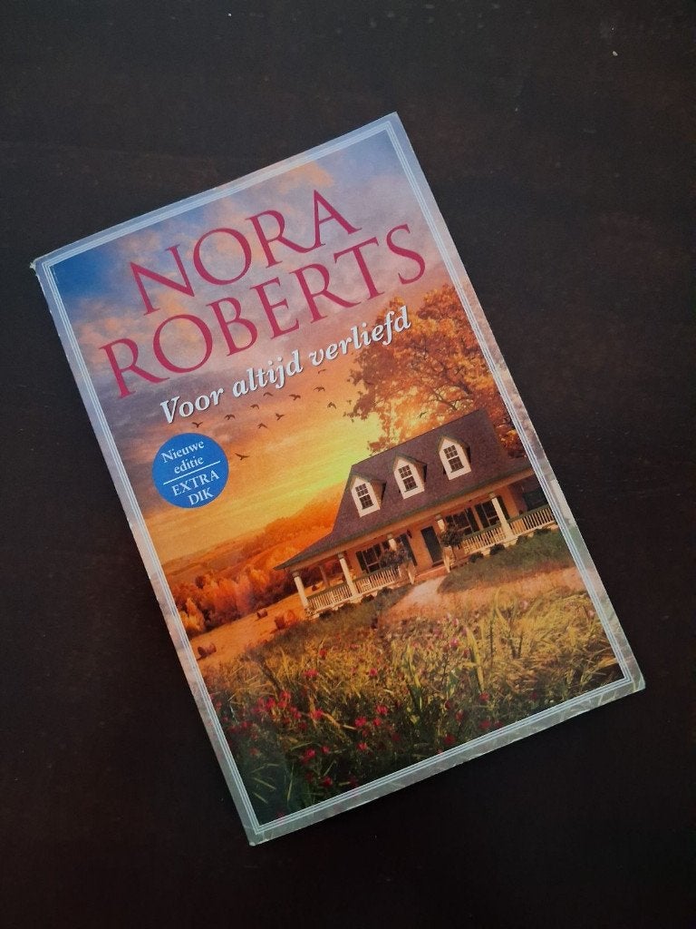 Nora Roberts - voor altijd verliefd 2 in 1, Ophalen of Verzenden, Zo goed als nieuw