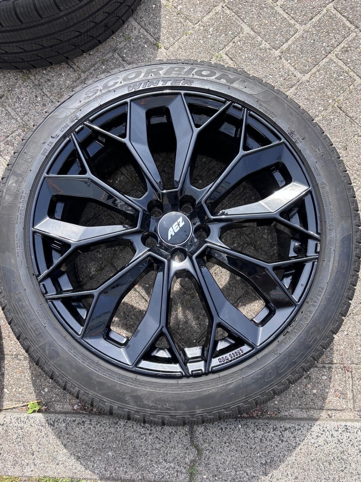 Winterbanden Pirelli Scorpion 255/45R20 105V met AEZ velgen, Ophalen, Gebruikt, 255 mm, Banden en Velgen