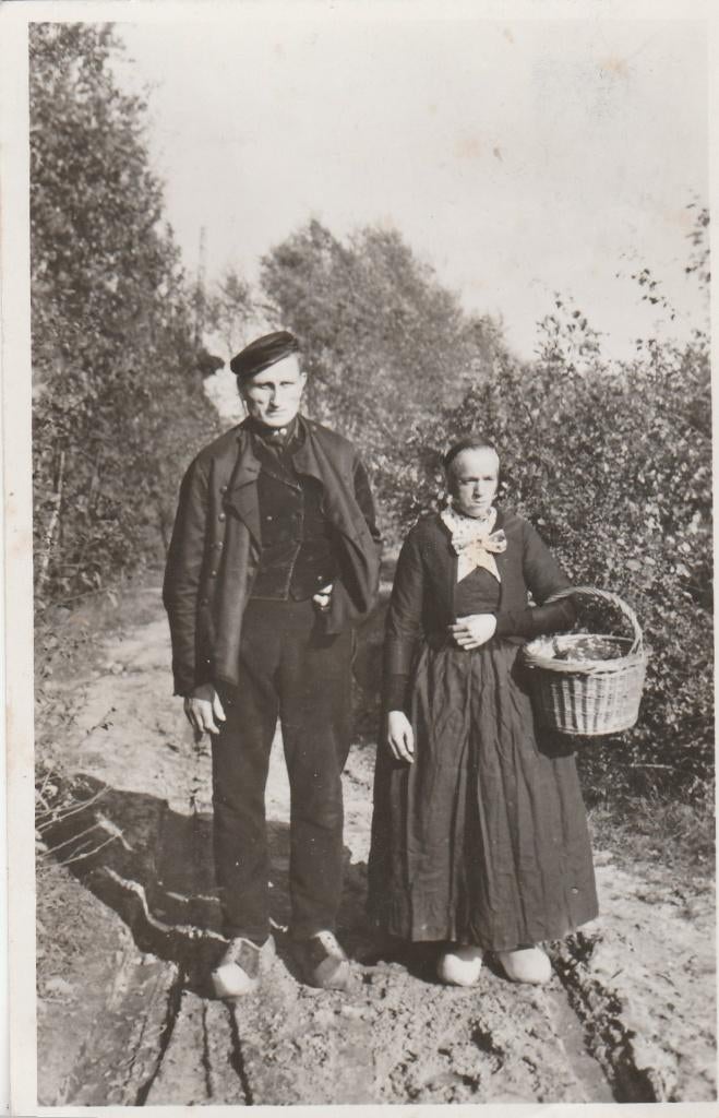 klederdracht- veluwse boer en boerin, Ophalen of Verzenden, Voor 1920, Zeeland