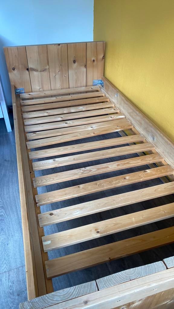 Bed steigerhout onbehandeld, gratis ( bosje bloemen), Ophalen, Gebruikt, 90 cm, Eenpersoons