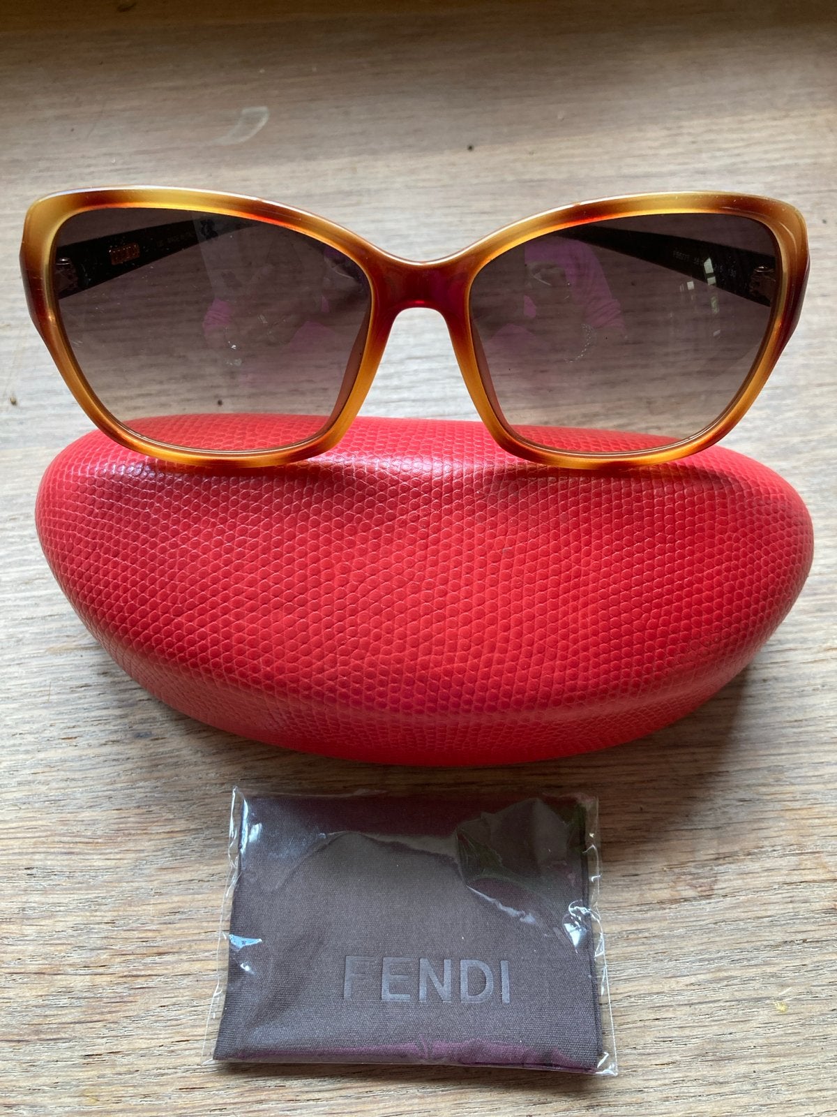 Fendi Zonnebril FS5275 - Stijlvol en Zo goed als nieuw, Overige merken, Zonnebril, Bruin, Ophalen of Verzenden