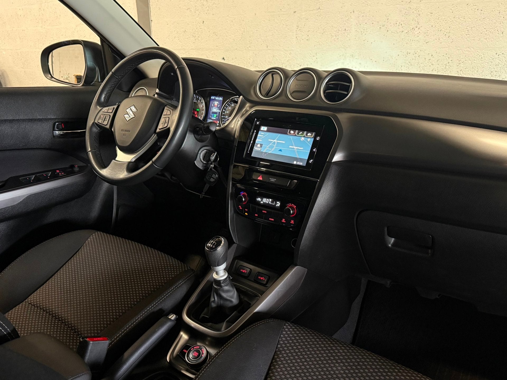 Suzuki Vitara 1.4 Boosterjet Smart Hybrid AllGrip Navi|Cruis, Auto's, Stof, Zwart, 4 cilinders, 129 pk