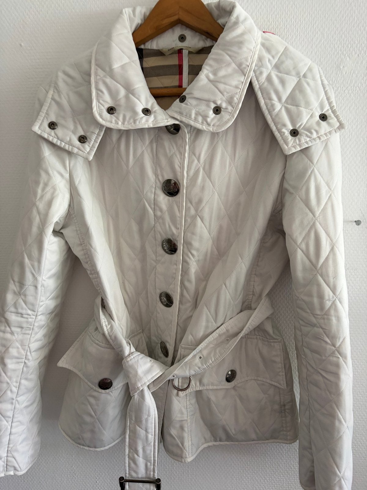 Burberry London gewatteerde jas met riem maat m, Ophalen of Verzenden, Gedragen, Maat 38/40 (M), Wit