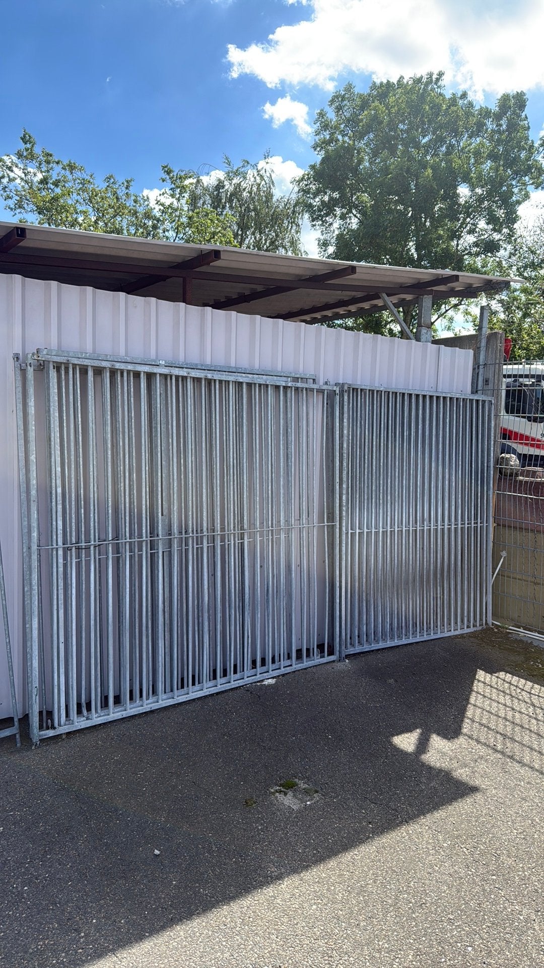 Kennel te koop met 2 deuren, Ophalen, Zo goed als nieuw, Hout, Tuinhek