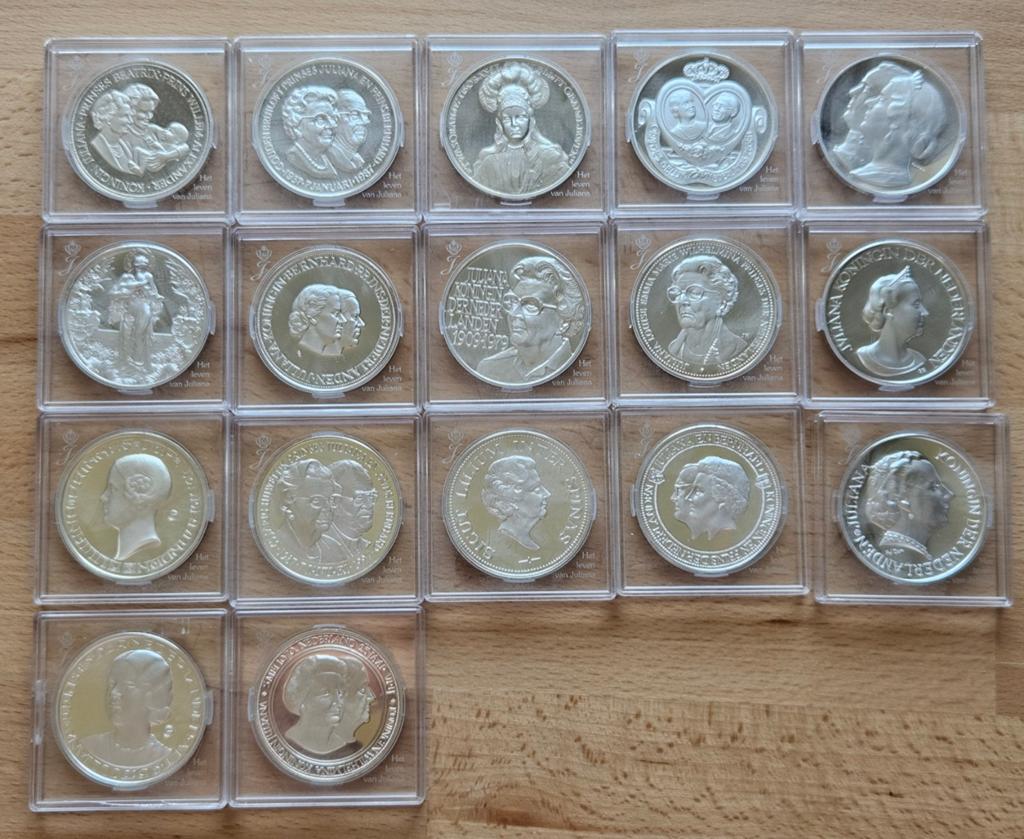 Serie zilveren penningen 'Het leven van Juliana'., Koningin Juliana, Setje, Zilver, Overige waardes