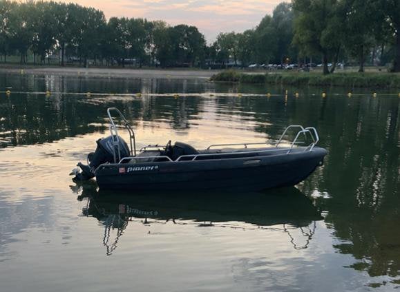 Pioner 10 boot zwart Advanced Edition incl. trailer, Ophalen, Gebruikt
